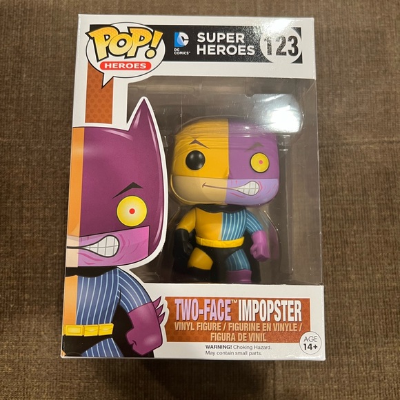 NWT Two-Face Imposter #123 DC Super Heroes Funko POP! Rare & Vaulted Figure - Picture 2 of 7